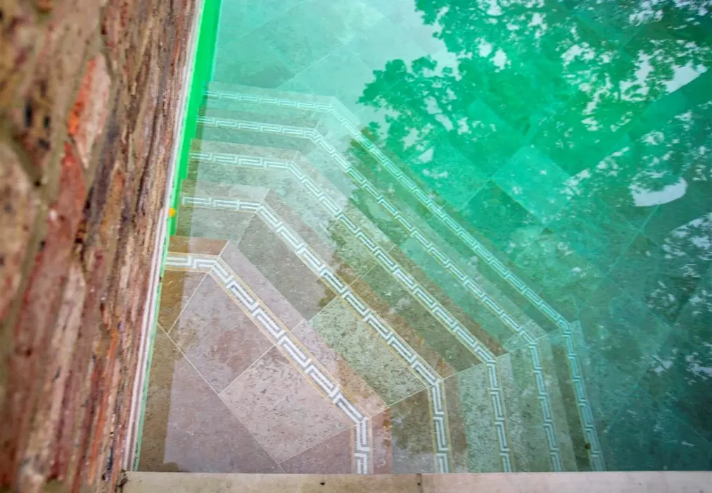 Swimming Pool - Framfield Road, Buxted, Uckfield, East Sussex - Wards of Kent