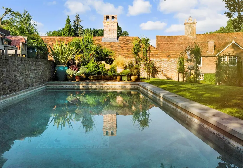Swimming Pool - Framfield Road, Buxted, Uckfield, East Sussex - Wards of Kent