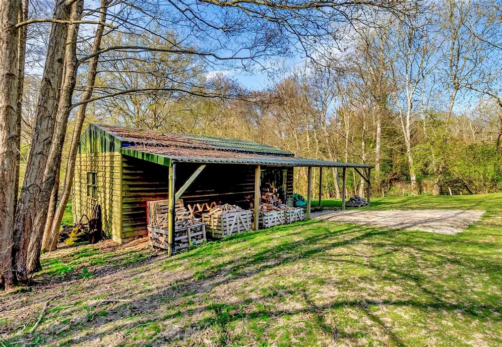 Outbuilding - Framfield Road, Buxted, Uckfield, East Sussex - Wards of Kent