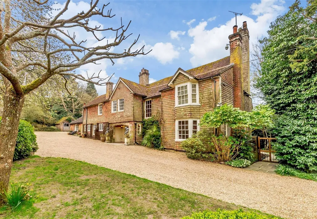 Front - Framfield Road, Buxted, Uckfield, East Sussex - Wards of Kent