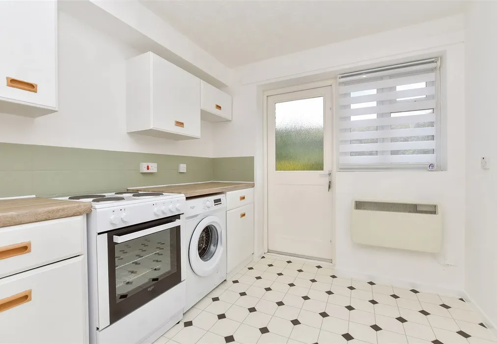 Kitchen / Diner - Henbit Close, Tadworth, Surrey - Wards of Kent