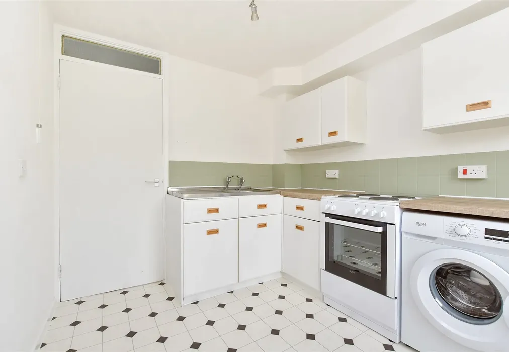 Kitchen / Diner - Henbit Close, Tadworth, Surrey - Wards of Kent