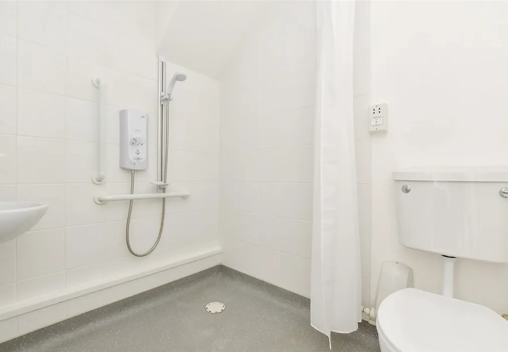 Wet Room - Henbit Close, Tadworth, Surrey - Wards of Kent