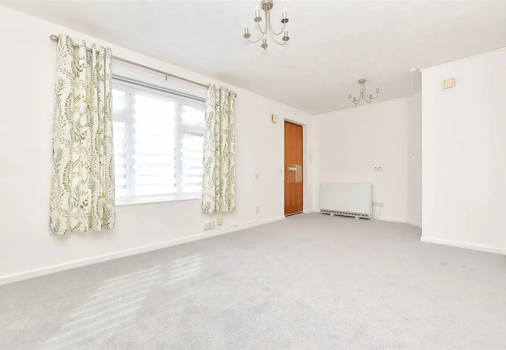 Lounge - Henbit Close, Tadworth, Surrey - Wards of Kent