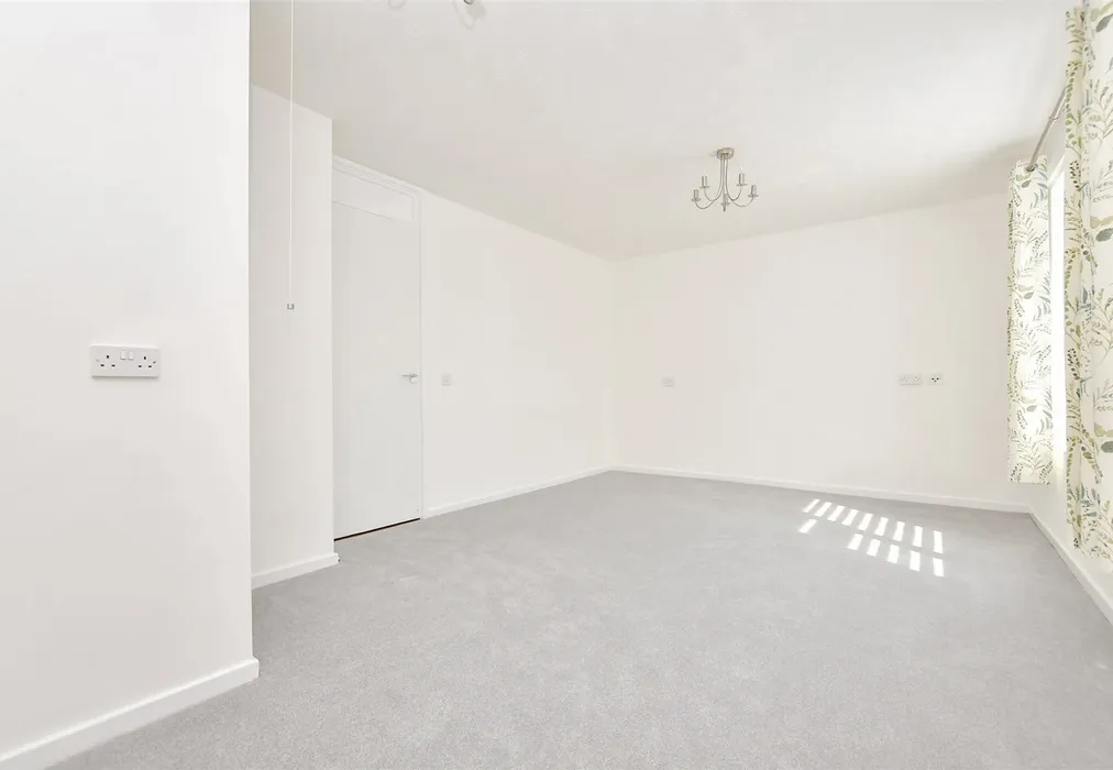 Lounge - Henbit Close, Tadworth, Surrey - Wards of Kent
