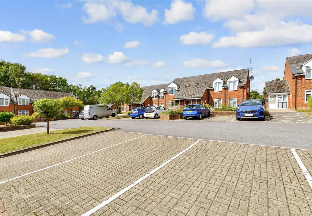 Driveway/Parking - Henbit Close, Tadworth, Surrey - Wards of Kent