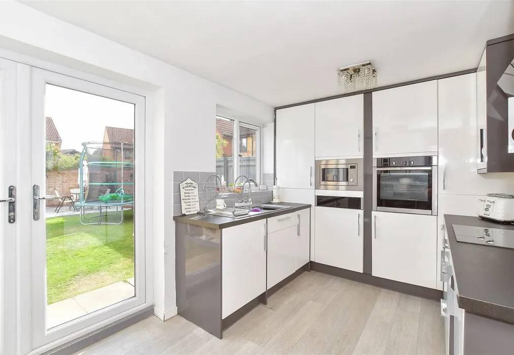 Kitchen - Fern Drive, Havant, Hampshire - Wards of Kent