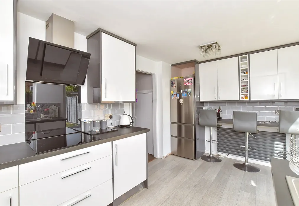 Kitchen - Fern Drive, Havant, Hampshire - Wards of Kent