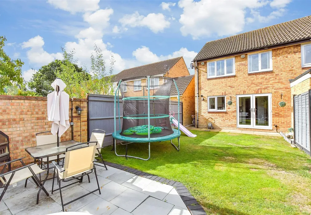 Rear Garden - Fern Drive, Havant, Hampshire - Wards of Kent