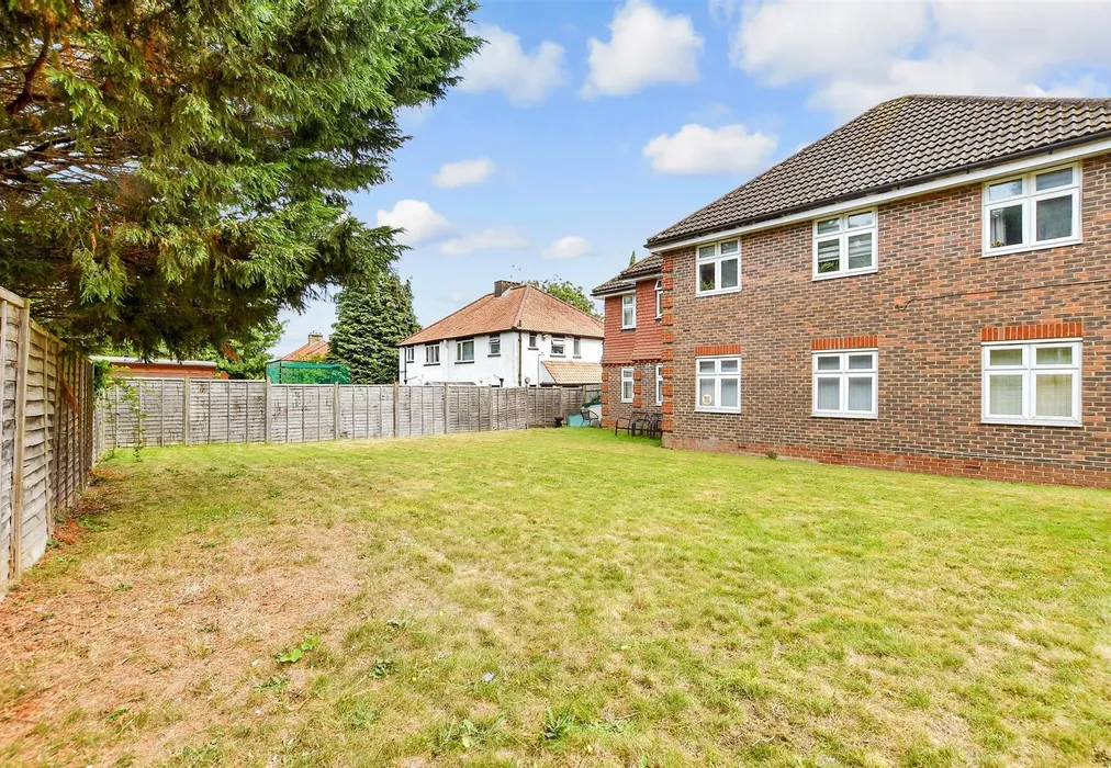 Communal Gardens - Brighton Road, Hooley, Coulsdon, Surrey - Wards of Kent