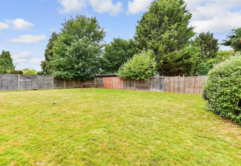 Communal Gardens - Brighton Road, Hooley, Coulsdon, Surrey - Wards of Kent