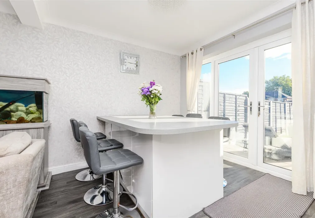 Kitchen - Binland Grove, Chatham, Kent - Wards of Kent