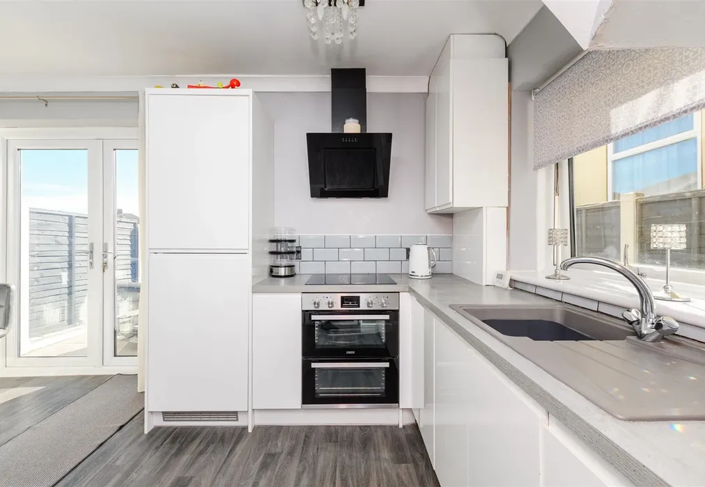 Kitchen - Binland Grove, Chatham, Kent - Wards of Kent