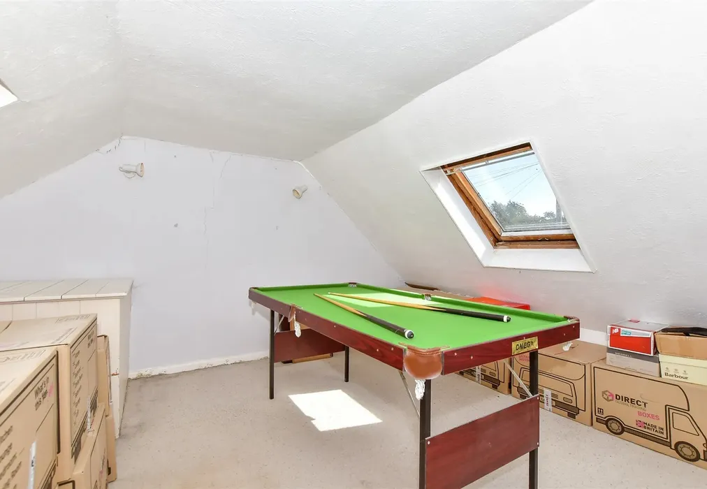 Bedroom 2 - Links Lane, Rowland's Castle, Hampshire - Wards of Kent
