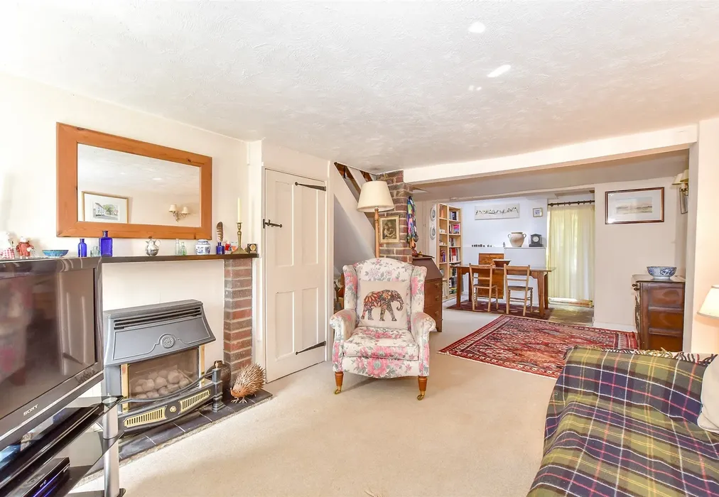 Lounge - Links Lane, Rowland's Castle, Hampshire - Wards of Kent