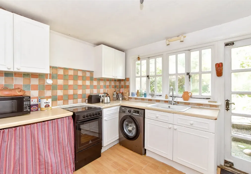 Kitchen - Links Lane, Rowland's Castle, Hampshire - Wards of Kent
