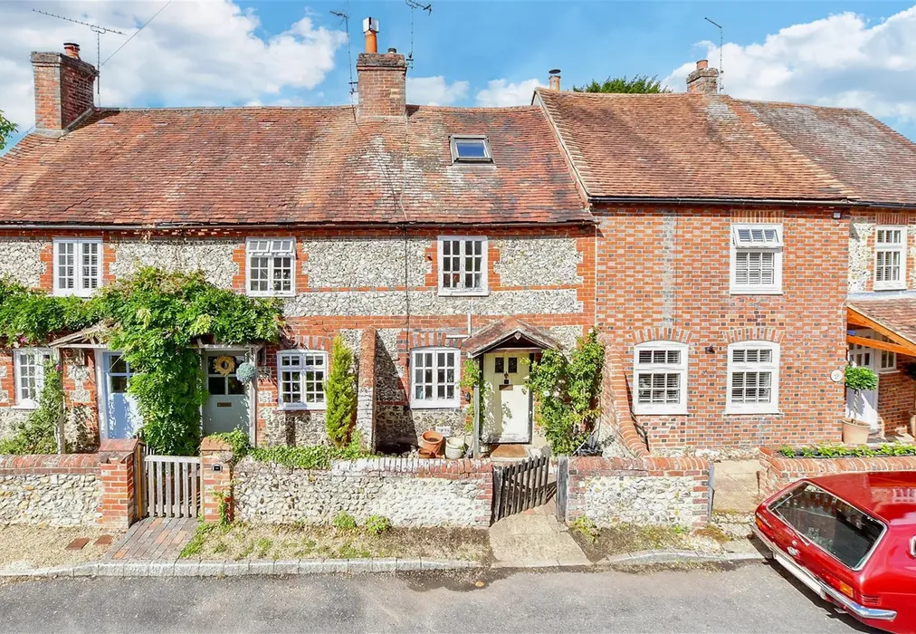 Front 1 Web - Links Lane, Rowland's Castle, Hampshire - Wards of Kent