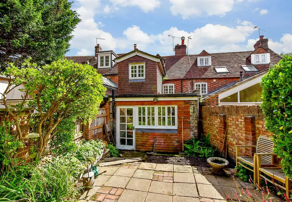 Rear Garden - Links Lane, Rowland's Castle, Hampshire - Wards of Kent