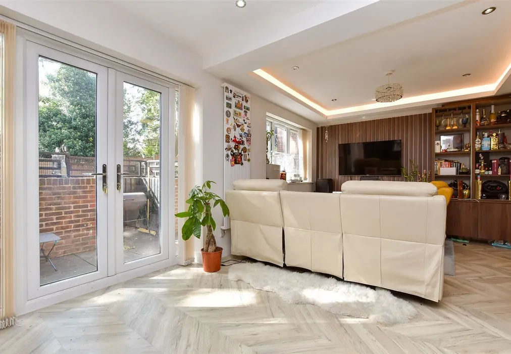 Kitchen / Lounge / Diner - Russell Green Close, Purley, Surrey - Wards of Kent