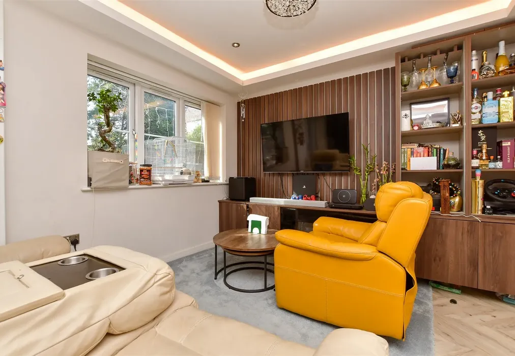 Kitchen / Lounge / Diner - Russell Green Close, Purley, Surrey - Wards of Kent