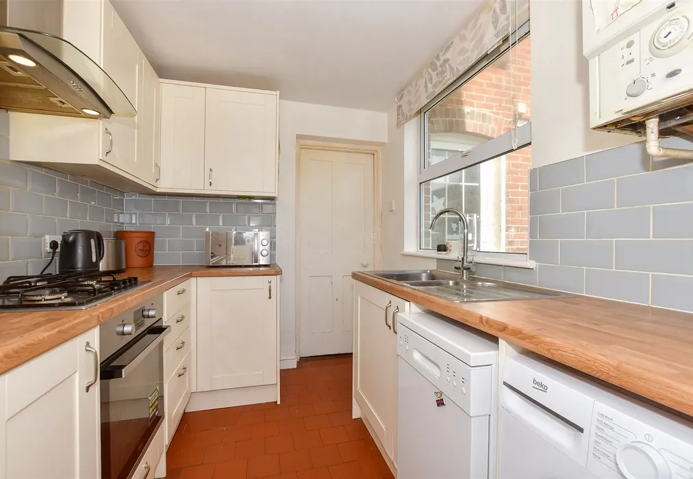 Kitchen - Shalmsford Street, Chartham, Canterbury, Kent - Wards of Kent