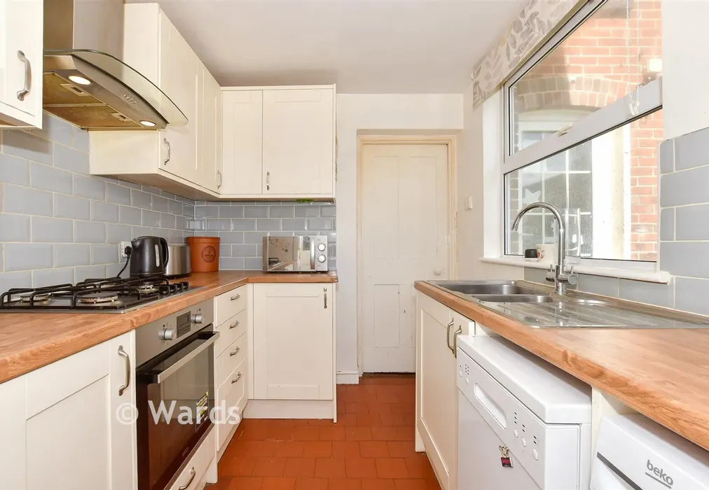Kitchen - Shalmsford Street, Chartham, Canterbury, Kent - Wards of Kent