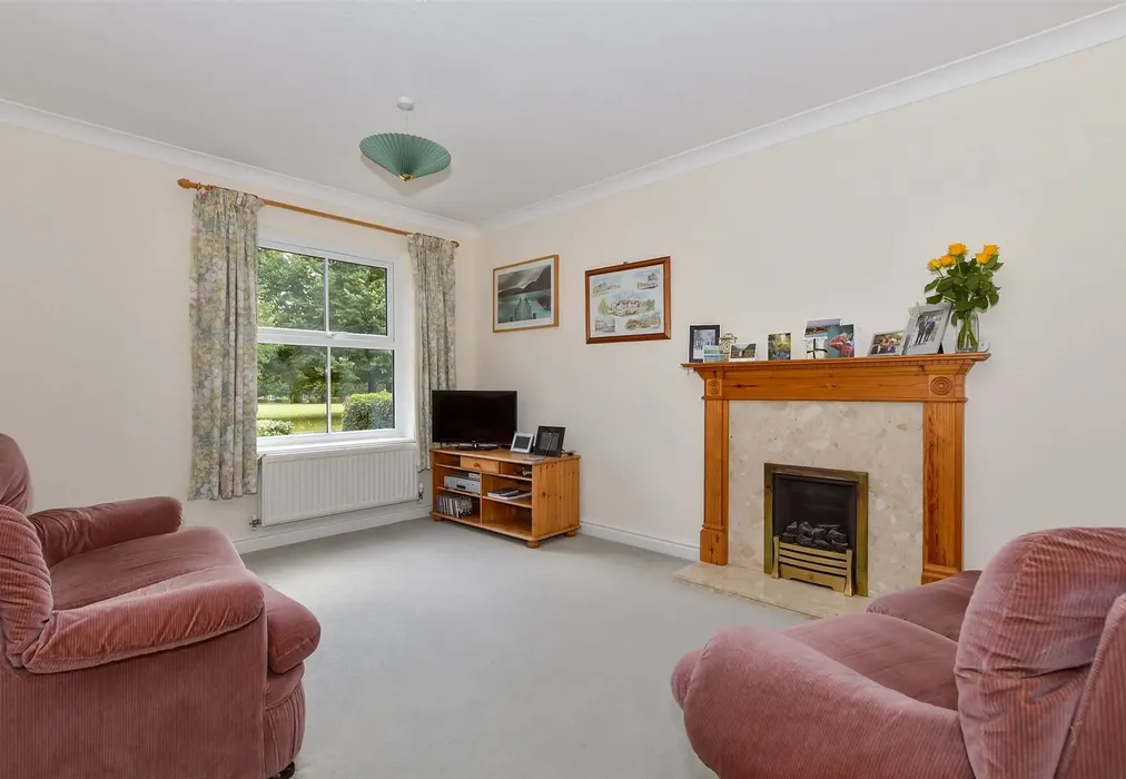 Lounge - Pippin Way, Kings Hill, West Malling, Kent - Wards of Kent