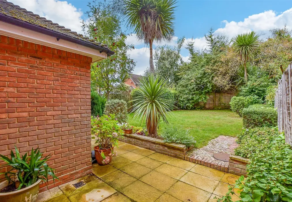 Rear Garden - Pippin Way, Kings Hill, West Malling, Kent - Wards of Kent