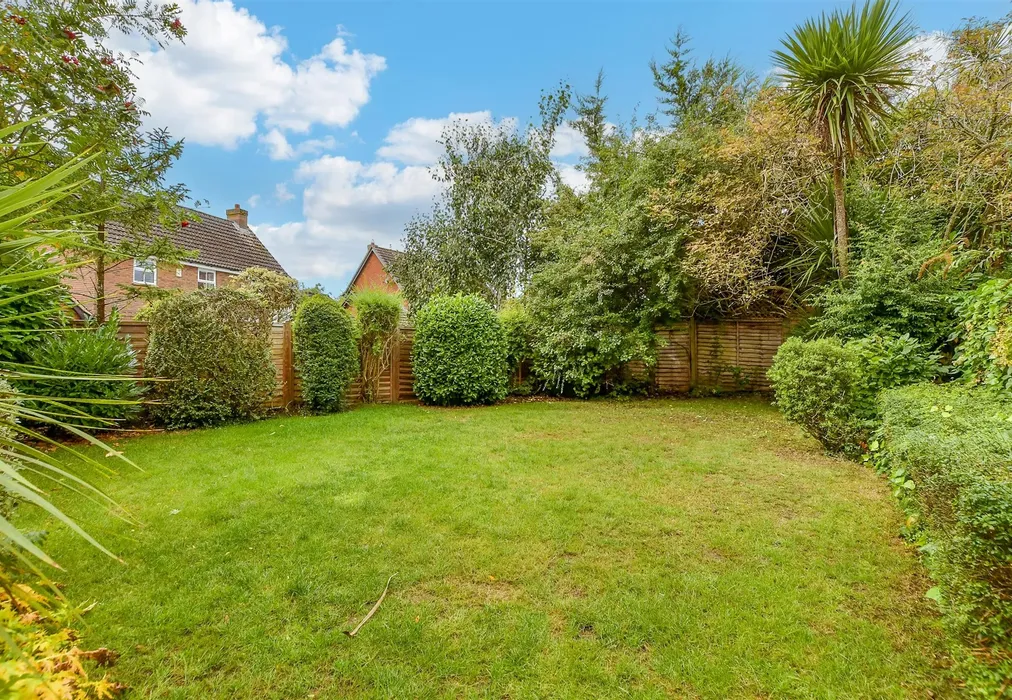 Rear Garden - Pippin Way, Kings Hill, West Malling, Kent - Wards of Kent