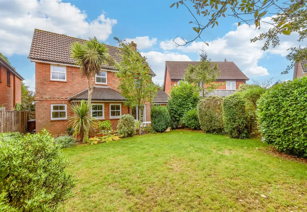 Rear Garden - Pippin Way, Kings Hill, West Malling, Kent - Wards of Kent
