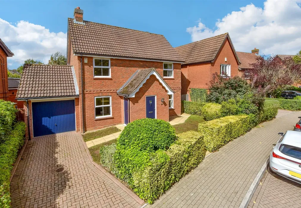 External (Brochure) - Pippin Way, Kings Hill, West Malling, Kent - Wards of Kent