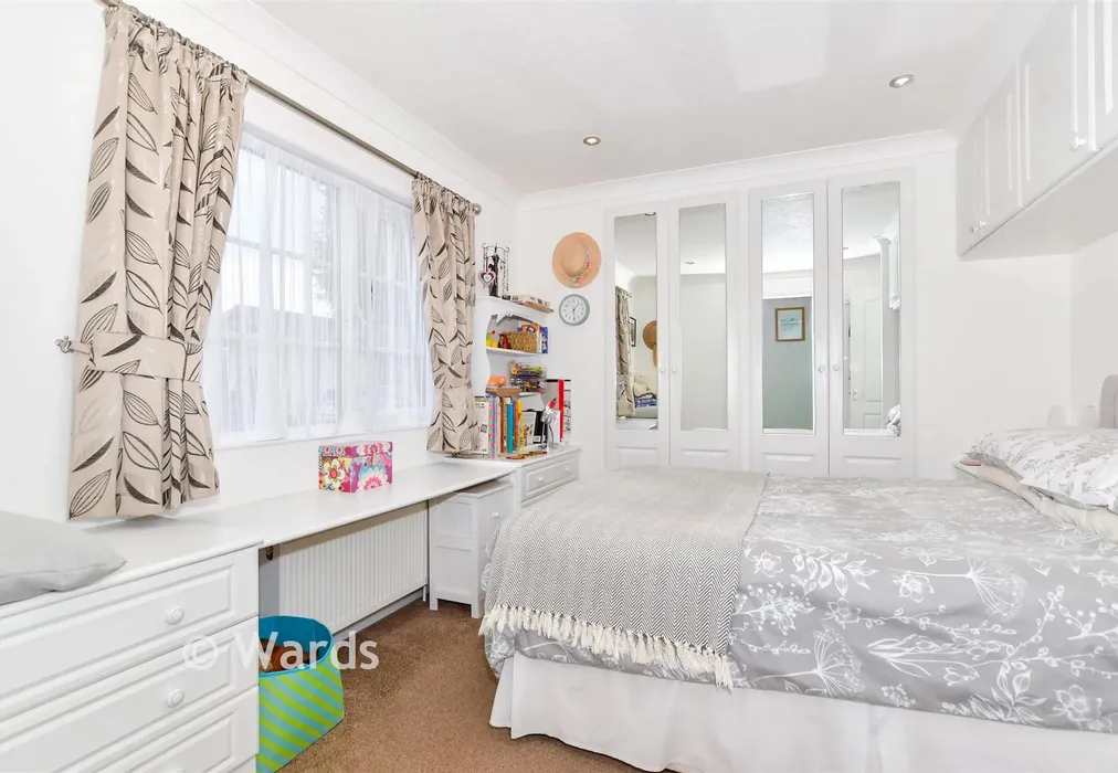 Bedroom 1 - Yeomans Way, Pilgrims Retreat, Maidstone, Kent - Wards of Kent
