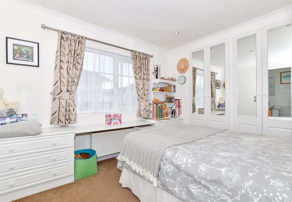 Bedroom 1 - Yeomans Way, Pilgrims Retreat, Maidstone, Kent - Wards of Kent