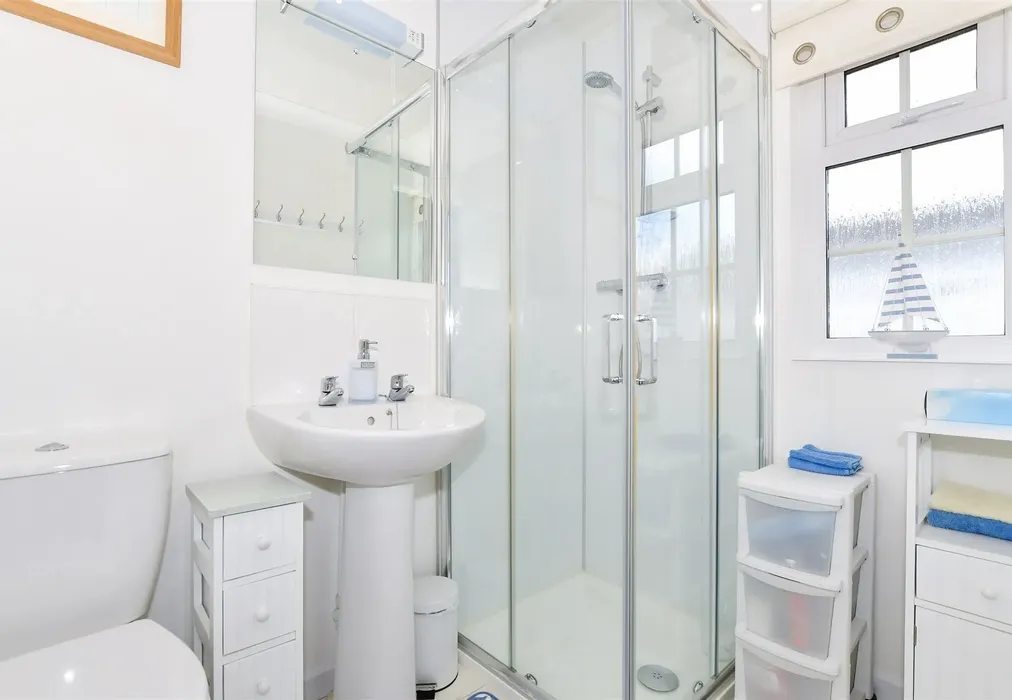 En-Suite Shower Room - Yeomans Way, Pilgrims Retreat, Maidstone, Kent - Wards of Kent