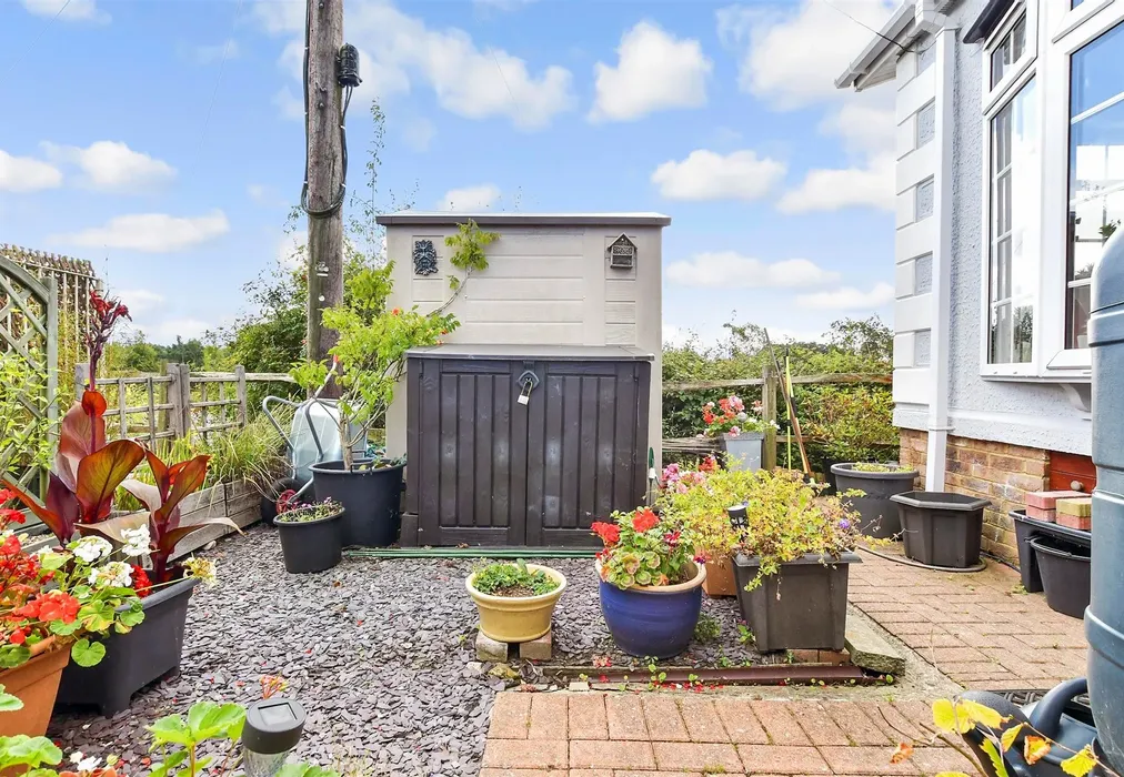 Side Garden - Yeomans Way, Pilgrims Retreat, Maidstone, Kent - Wards of Kent