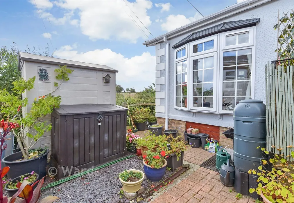 Side Garden - Yeomans Way, Pilgrims Retreat, Maidstone, Kent - Wards of Kent