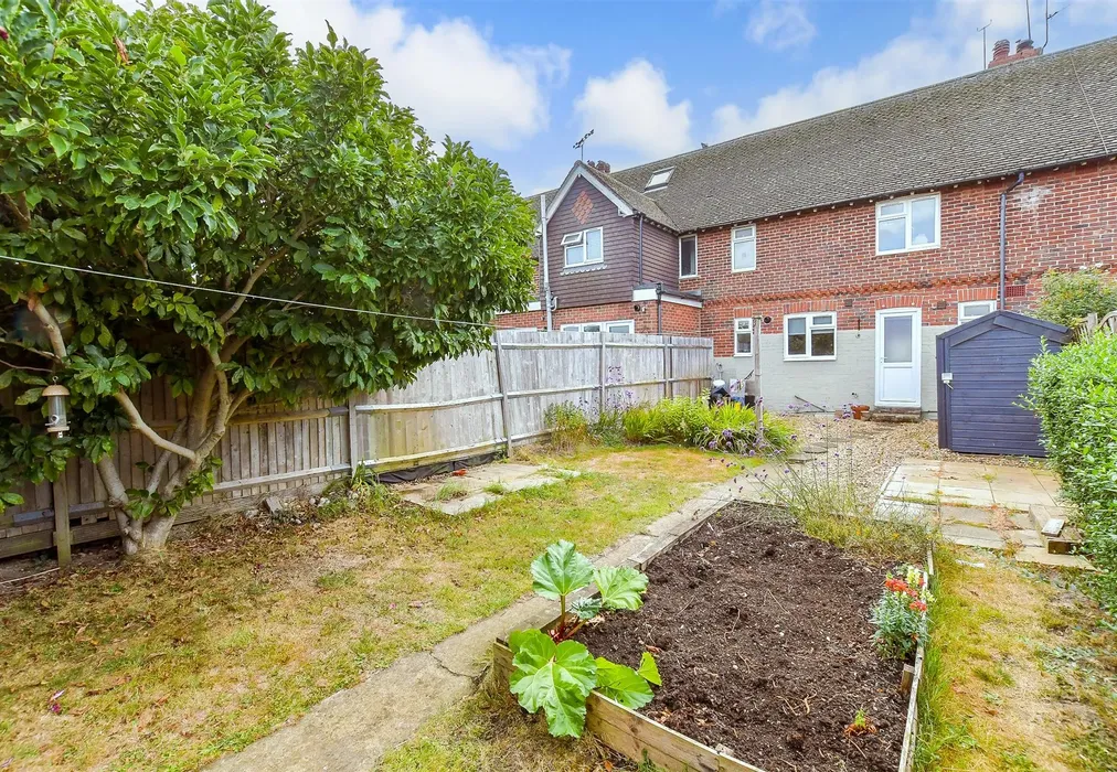 Rear Garden - Woodlands Avenue, Rustington, West Sussex - Wards of Kent