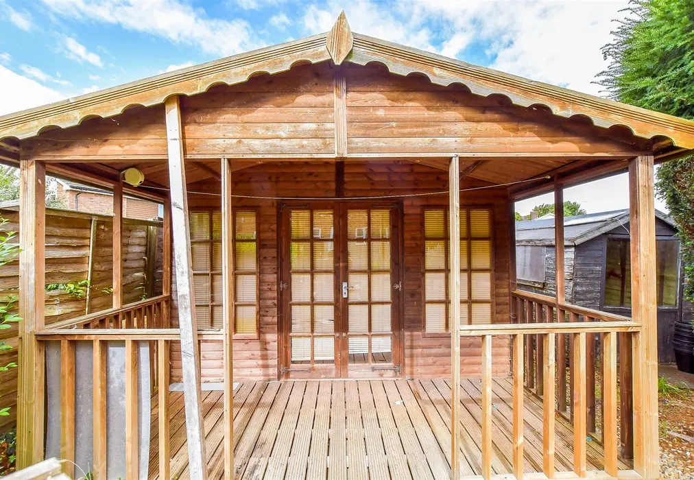 Workshop/Outbuildings - Woodlands Avenue, Rustington, West Sussex - Wards of Kent
