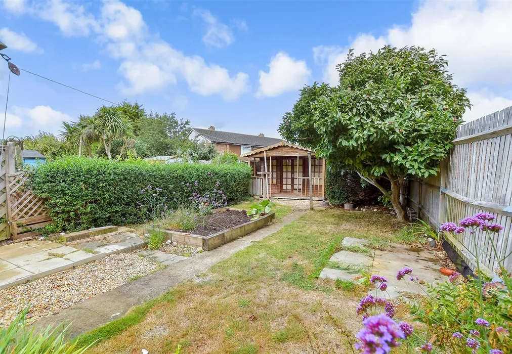 Rear Garden - Woodlands Avenue, Rustington, West Sussex - Wards of Kent