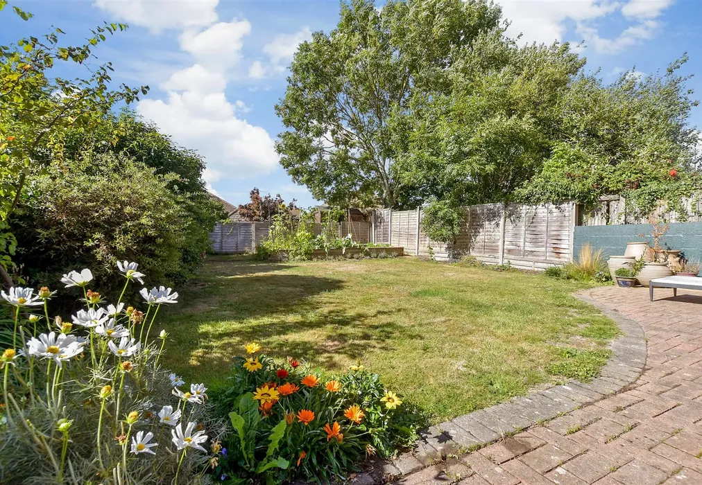 External Lifestyle Photograph - Woodman Avenue, Whitstable, Kent - Wards of Kent