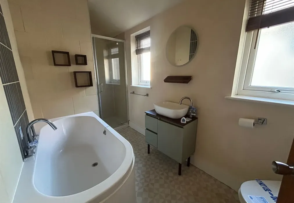 Shower Room - Barden Road, Tonbridge, Kent - Wards of Kent