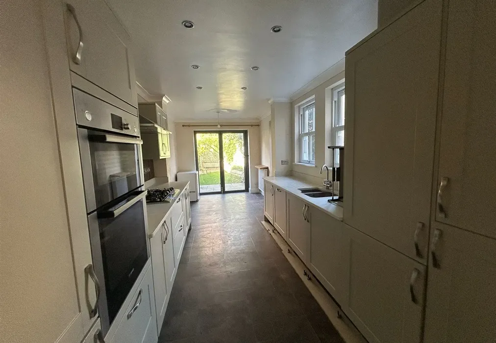 Kitchen - Barden Road, Tonbridge, Kent - Wards of Kent