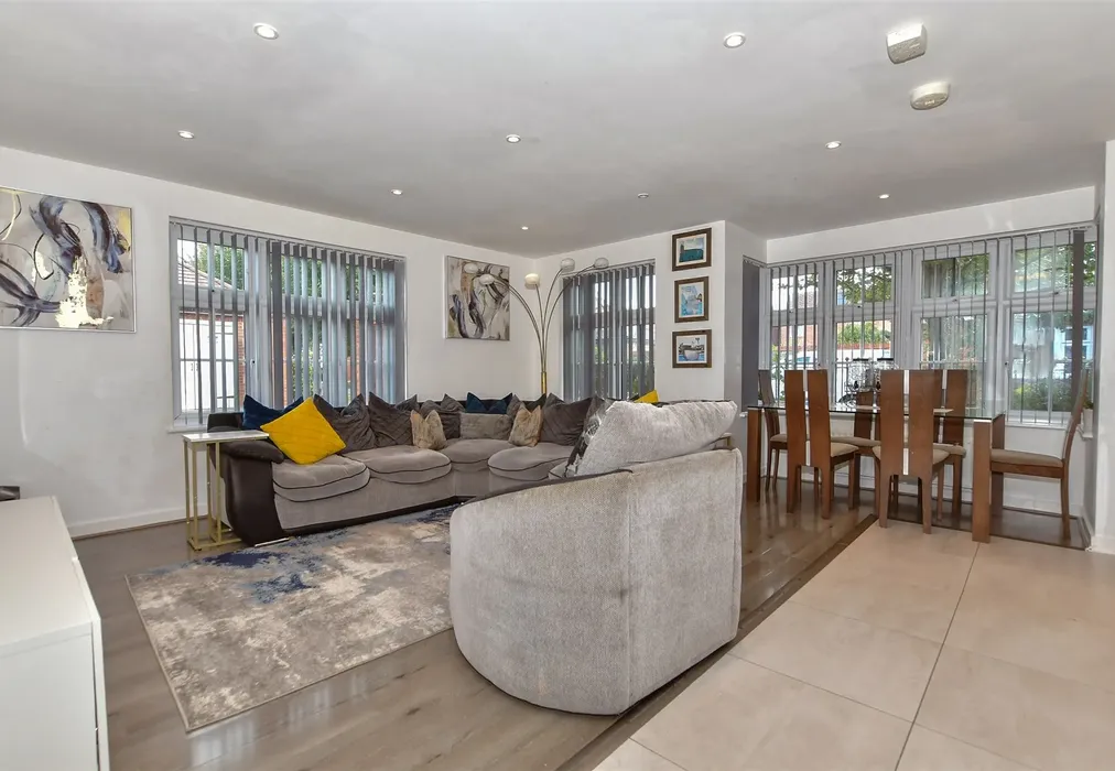 Lounge/Kitchen/Diner - Cobnut Avenue, Maidstone, Kent - Wards of Kent