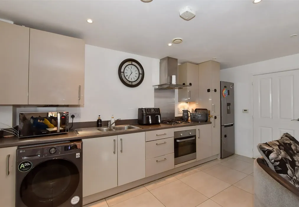 Lounge/Kitchen/Diner - Cobnut Avenue, Maidstone, Kent - Wards of Kent