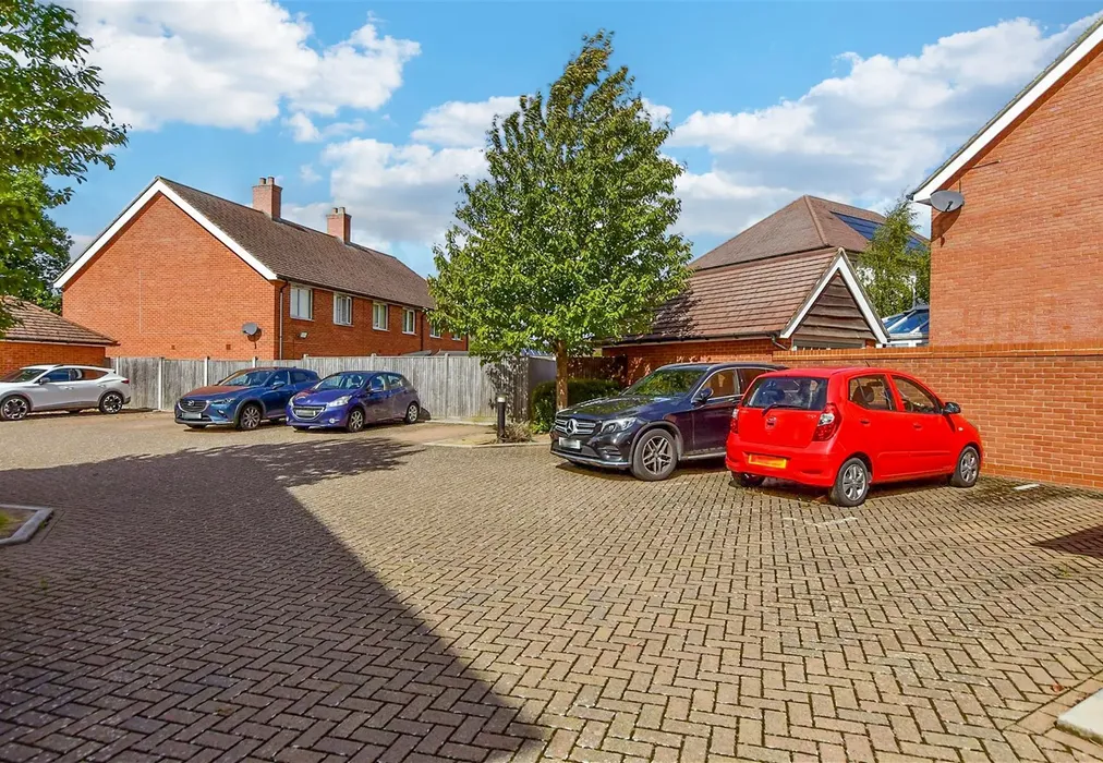 Driveway/Parking - Cobnut Avenue, Maidstone, Kent - Wards of Kent