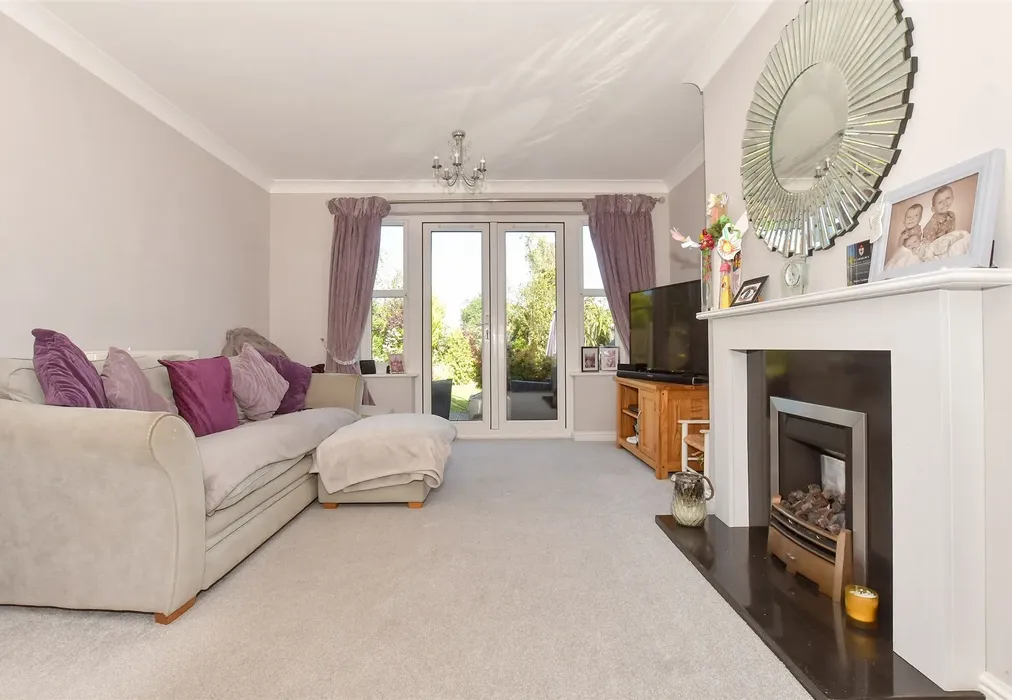 Lounge - Mill Lane, Shepherdswell, Kent - Wards of Kent