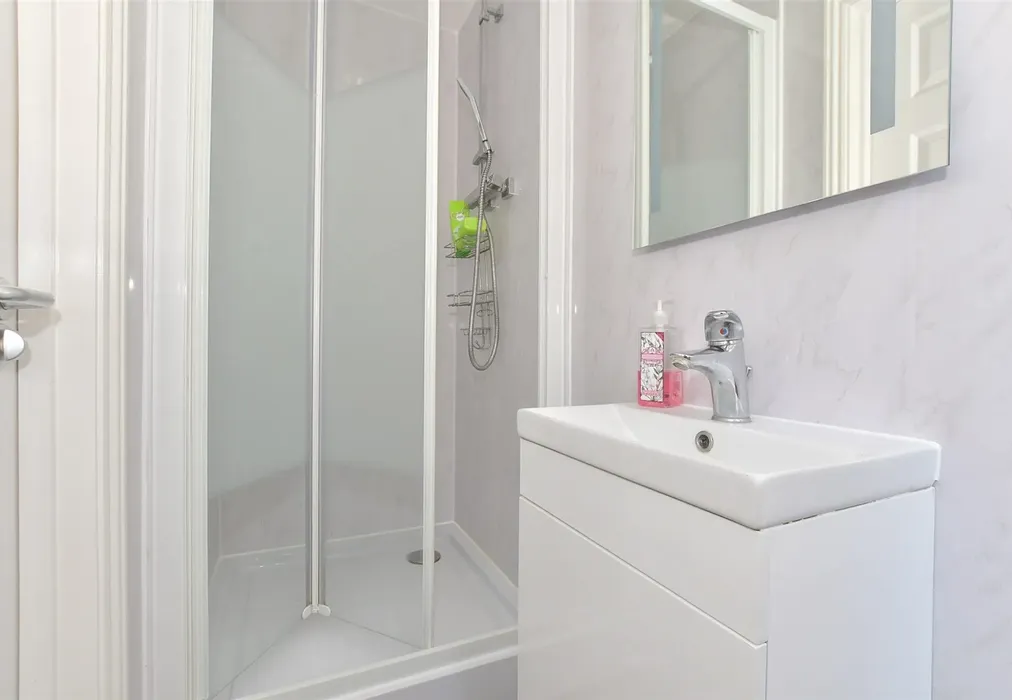 En-Suite Shower Room - Mill Lane, Shepherdswell, Kent - Wards of Kent