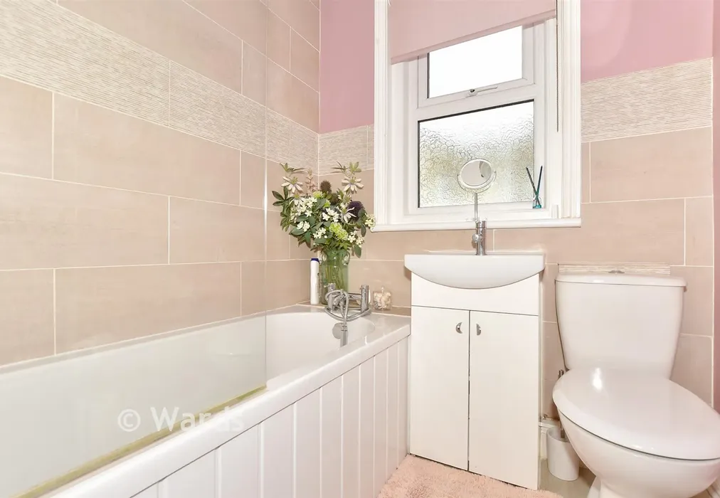 Bathroom - Nightingale Road, Dover, Kent - Wards of Kent