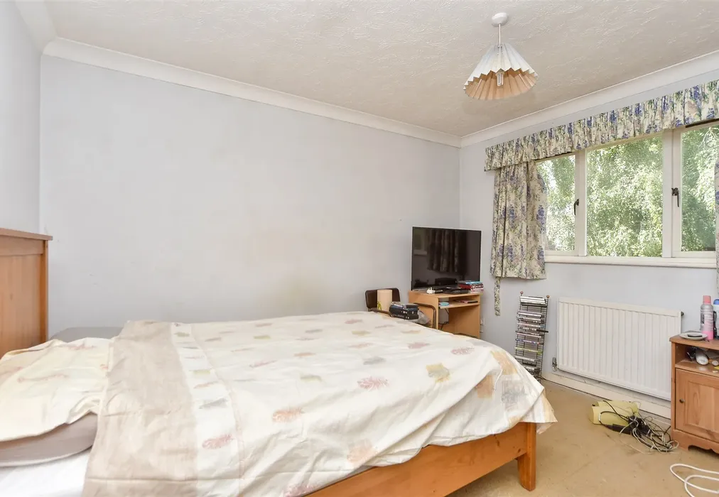 Bedroom 1 - Fallowfield, Sittingbourne, Kent - Wards of Kent