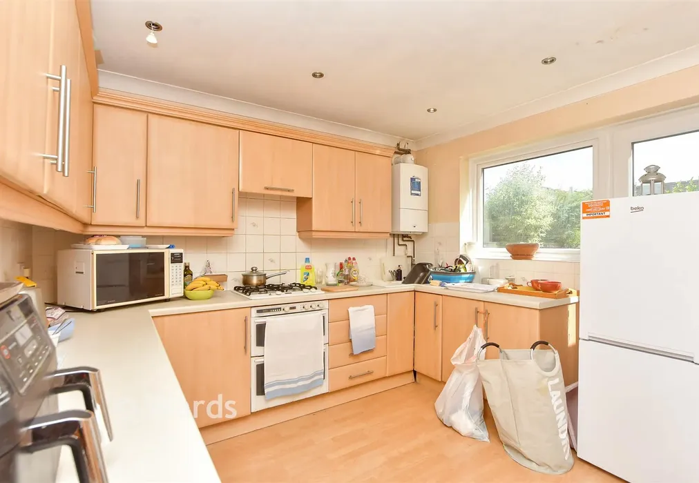 Kitchen - Fallowfield, Sittingbourne, Kent - Wards of Kent